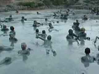 صور Mud volcano Tizdar المناظر الطبيعية